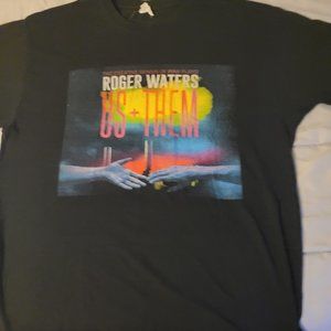 Roger Waters Us + Them Mens graphic band tee size xl